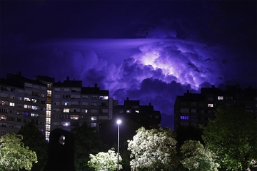 Nevrijeme krenulo sa zapada: Dvije snažne olujne ćelije blizu Slovenije, idu ka istoku