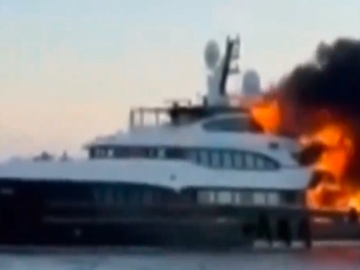 Izgorjela jahta poznatog milijardera, završila na dnu mora (VIDEO)