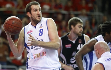 UHAPŠEN BIVŠI KOŠARKAŠKI REPREZENTATIVAC SRBIJE Prebio taksistu,oteo taksi i novac