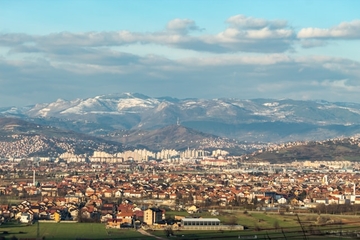 Ulica koja dijeli dvije BiH: Granica prolazi kroz kafanu, kasu i dječje igralište