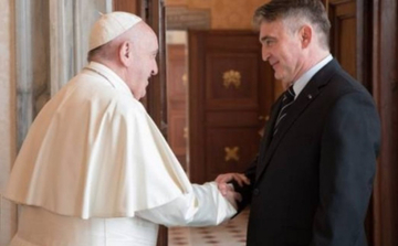 Komšić ide na sastanak sa papom Franjom