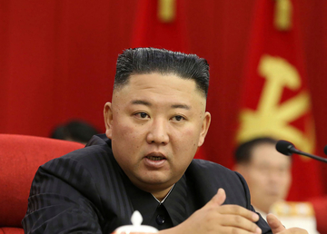 Kim Džong Un nadgledao testiranje krstareće rakete na ratnom brodu