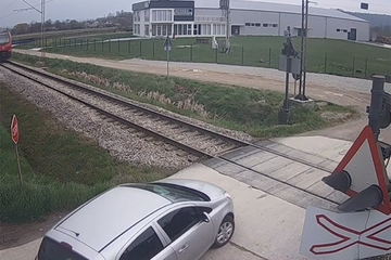 Voz "pokosio" automobil, stradala žena (VIDEO)