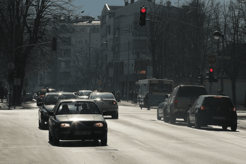 U višim predjelima zbog mraza kolovoz mokar i klizav