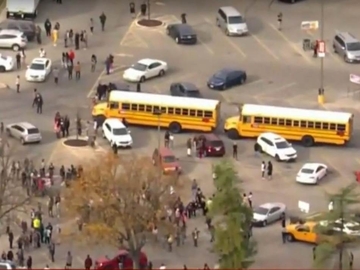 Pucnjava u Sent Luisu: U srednjoj školi ubijena tri učenika, šest osoba prebačeno u bolnicu