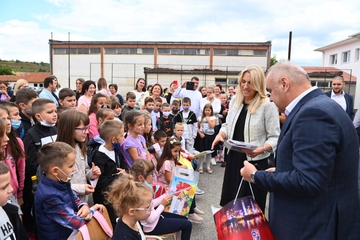Školi kod Zvornika 60.000 KM iz Kabineta predsjednice