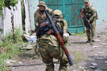 UŽIVO /VIDEO/Azot zavisi od čamaca!;Ruski pregled dana;Narandžasta pečurka nad Sjeverodonjeckom; Rusi pogodili gasni pogon, Uništeno skladište nafte