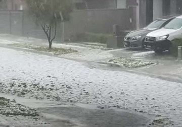 OLUJA U SIDNEJU Led prekrio ulice, prijeti im i tornado