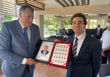 Samit u Turskoj: Dodiku uručen album sa promotivnim poštanskim markama sa NJEGOVIM LIKOM