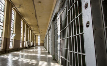 ANGAŽOVAN PREGOVARAČKI TIM- Drama u užičkom zatvoru: Muškarac izazvao požar, prijeti da će povrijediti cimera iz ćelije