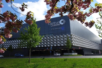 Popularni modni lanac zatvara trgovine