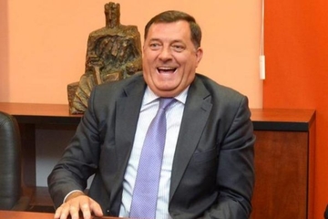 Dodika "opet" isprovocirao Marfi, ovaj put čestitka : Sjetio se vica "zašto je Amerika najsrećnija zemlja na svijetu"!