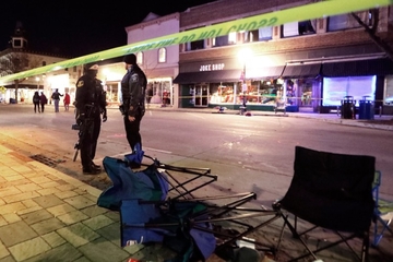 Automobil uletio u božićnu paradu, ima poginulih