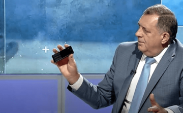 Ne zanimaju ga tviteraši i društvene mreže, Dodik koristi prastari tip mobilnog telefona