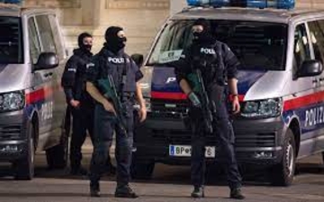 Diler iz BiH uhapšen u Beču: Oduzet kokain, keš, oružje...