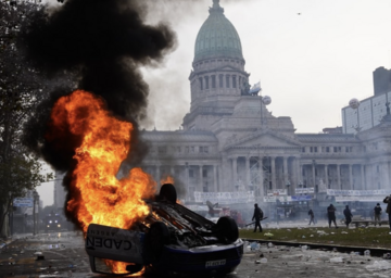 Buenos Aires u plamenu, veliki protesti  zbog kontroverzne reforme predsjednika