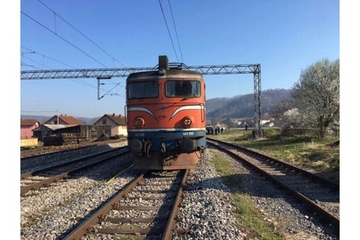  Teretni voz naletio na putničko vozilo