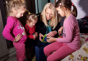 "Djeca su budućnost Srpske" Cvijanovićeva posjetila sedmočlanu porodicu Jelisavac u Brezičanima