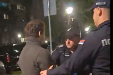 Policajci u Beogradu priveli muškarca u auto, on izašao na druga vrata i odšetao (VIDEO)
