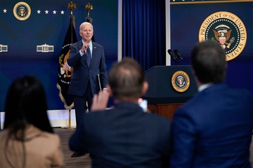 Bajden odlazeći sa konferencije: Čovječe, ostavi me na miru (VIDEO)