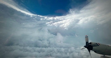 Katastrofalan uragan uskoro udara u Jamajku, sve više mrtvih. Stigla snimka iz "oka" (VIDEO)