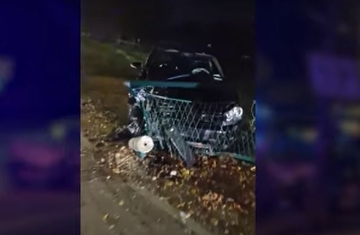 Žestok sudar u Bihaću: Jurcao "golfom" i udario u "mercedes", nema povrijeđenih