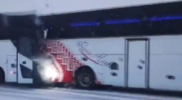 UZNEMIRUJUĆE Snimljena teška nesreća autobusa u Turskoj, dva poginula, 8 povrijeđenih /VIDEO/