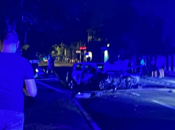 Autom se zakucao u banderu, vozač izgorio