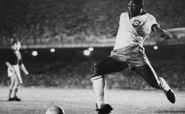 Cijeli svijet žali za kraljem fudbala: Pele je pokazao snagu sporta i pomakao granice slave