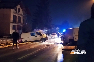 VOZILA SMRSKANA Teška nesreća na putu Srebrenica - Bratunac, jedna osoba POGINULA