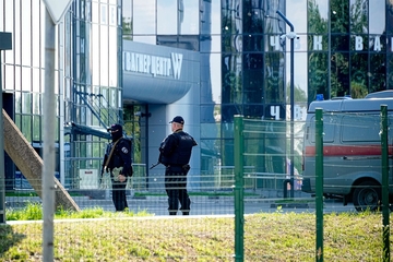 Opkoljena zgrada Vagnera u Sankt Petersburgu (VIDEO)