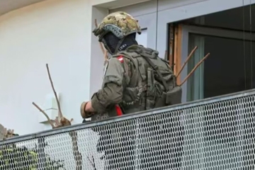Državljanin BiH pucao sa balkona, intervenisali pripadnici Kobre