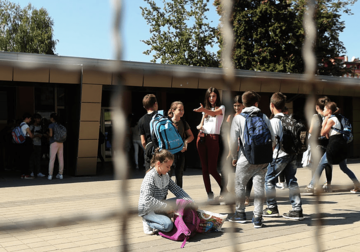 NIKAD NEOBIČNIJI POLAZAK U ŠKOLU Đaci u školi dva sata, i odmore će provoditi u učionici