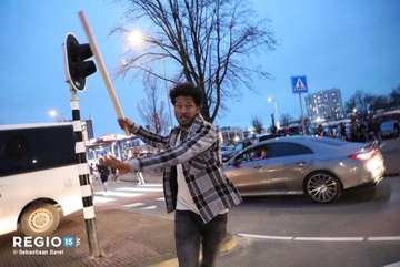 Hag: U sukobu migranata povrijeđeno šest policajaca (VIDEO)