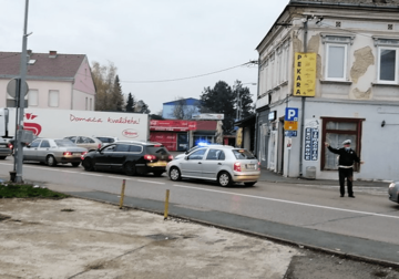 KLIZAVI KOLOVOZI Kolona vozila čeka u Brodu, pojačan saobraćaj na izlazu iz BiH