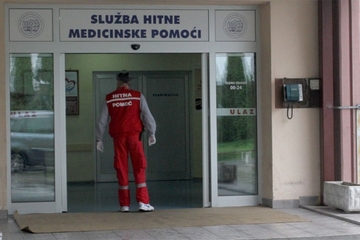 Sedam osoba povrijeđeno u sudaru mercedesa i autobusa u Banjaluci
