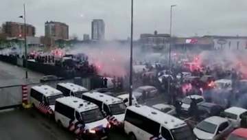 Pogledajte kako je vozač autobusa spasao fudbalere Ajaksa (VIDEO)