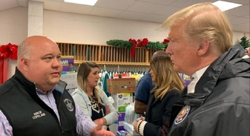 Drama u SAD: Gradonačelnik se ubio nakon što su procurile njegove fotografije u ženskoj odjeći?