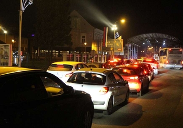 Velika gužva na graničnom prelazu Gradiška: Ko ima drugo rješenje, neka ovamo ne putuje