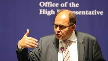 Šmit: Vlasti RS potkopavaju BiH, Hrvati podižu avet ratne težnje za trećim entitetom