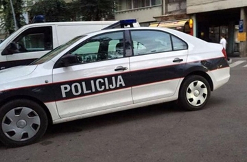 Mladić povrijeđen prilikom slijetanja automobila sa magistralnom puta 