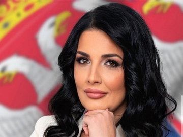 Državna sekretarka u sijenu: "Ne peglajte košulje" (FOTO)