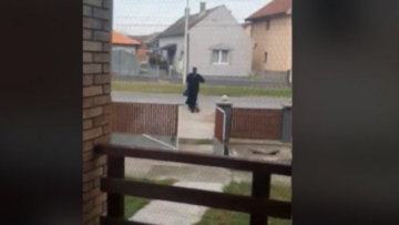 HIT VIDEO U REGIONU "Naš pop kad ide da sveti vodicu po kućama" /VIDEO/