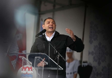 "Ništa nam ne može doći glave, kao naše sujete": Aleksandar Vulin došao iznenada i održao zapaljiv govor na Kočićevom zboru