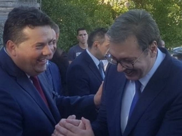 Vučić se izvinio Stevandiću zbog gafa na proslavi Dana zastave (VIDEO)