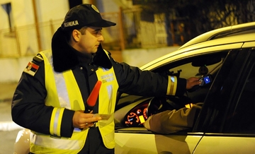 BAHATI VOZAČ Mladić (19) sa probnom dozvolom divljao na auto-putu pod dejstvom alkohola i narkotika