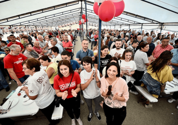 Ne može bez šatora: Da li opštenarodno veselje ostaje GLAVNI ADUT komunikacije političara s građanima