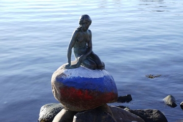 Ruska zastava osvanula na Maloj sireni