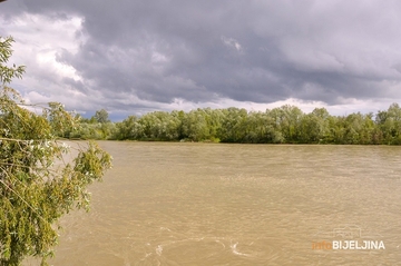 Promjenljivo oblačno, lokalno moguće nepogode