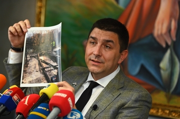 Advokat Stevanović: Porodica Radišić počela sa uklanjanjem "Kajak terase" (FOTO)